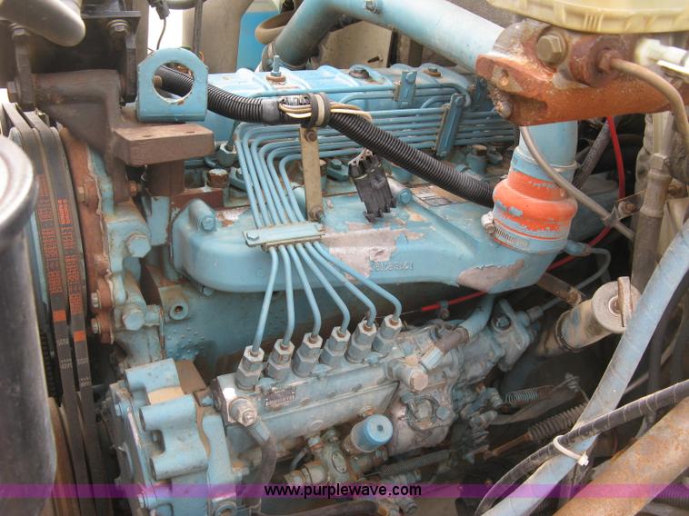 image for item E7898 1992 International 4700 fuel tanker truck