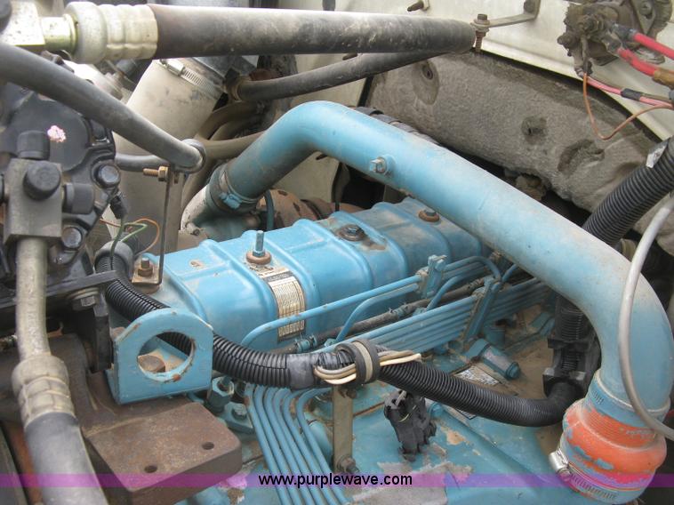 image for item E7898 1992 International 4700 fuel tanker truck