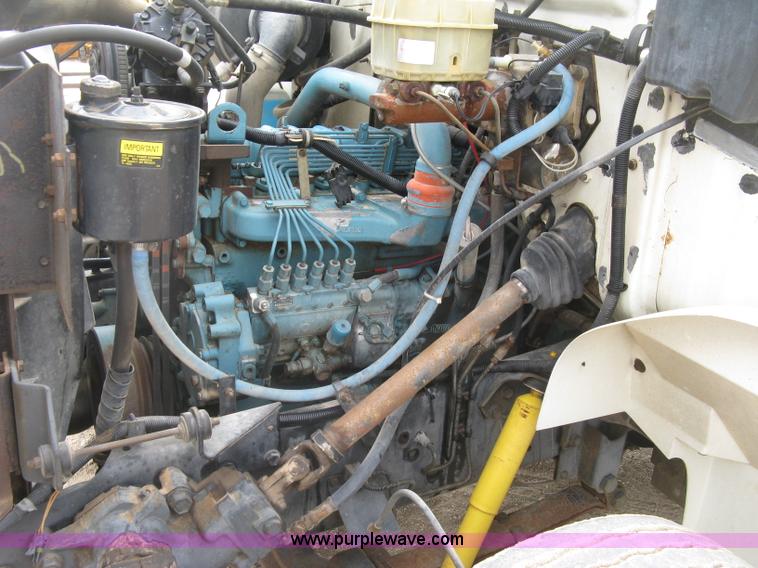 image for item E7898 1992 International 4700 fuel tanker truck