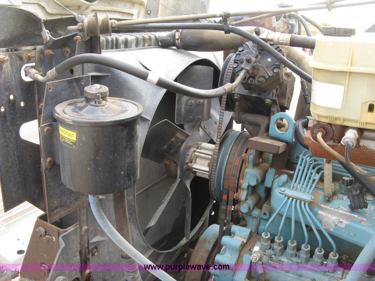 image for item E7898 1992 International 4700 fuel tanker truck