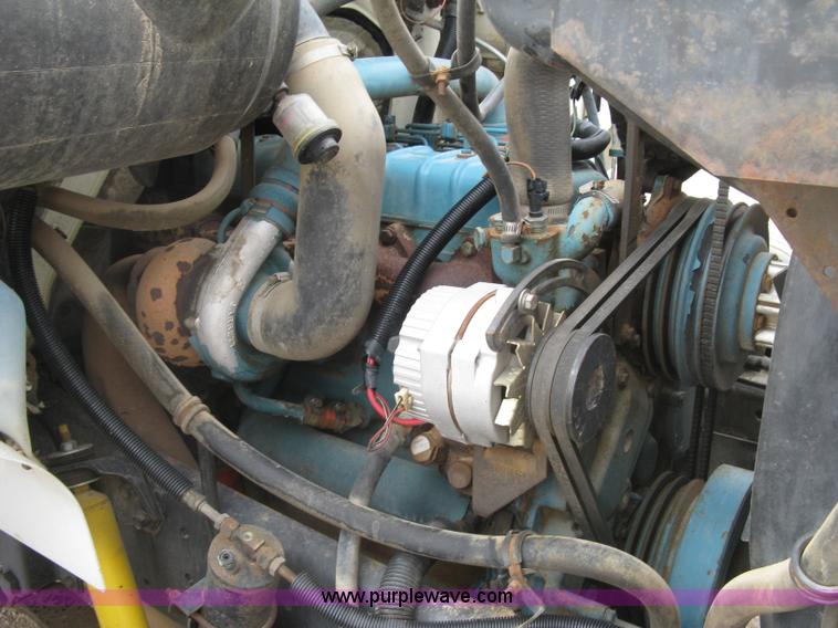 image for item E7898 1992 International 4700 fuel tanker truck