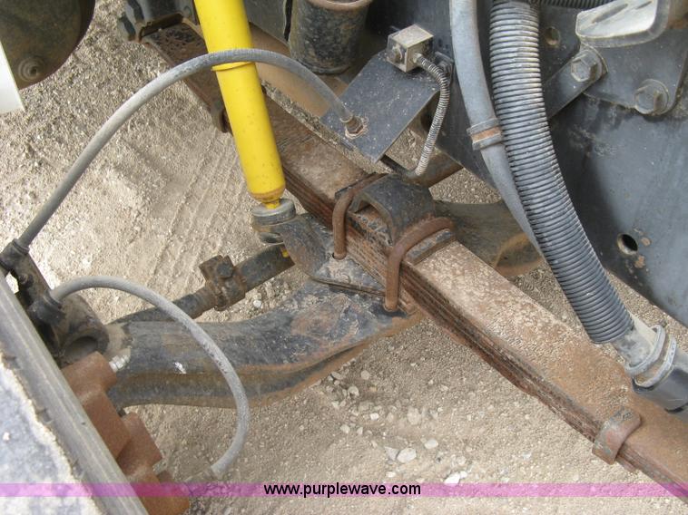 image for item E7898 1992 International 4700 fuel tanker truck