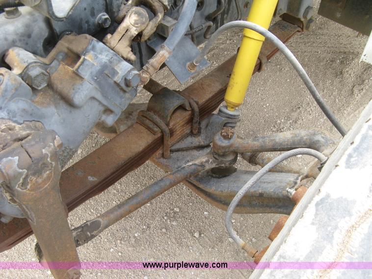 image for item E7898 1992 International 4700 fuel tanker truck