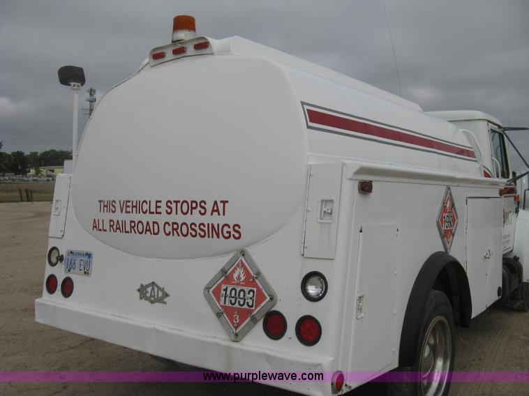 image for item E7898 1992 International 4700 fuel tanker truck