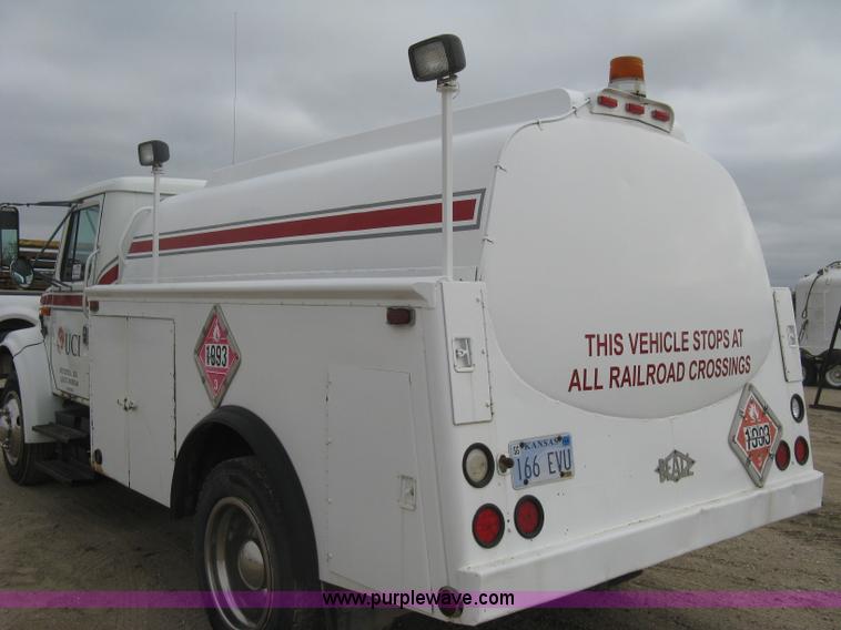 image for item E7898 1992 International 4700 fuel tanker truck