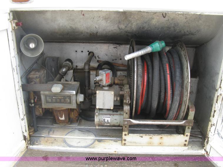 image for item E7898 1992 International 4700 fuel tanker truck