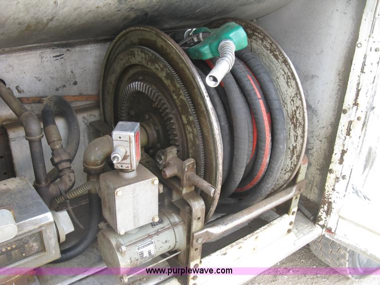 image for item E7898 1992 International 4700 fuel tanker truck