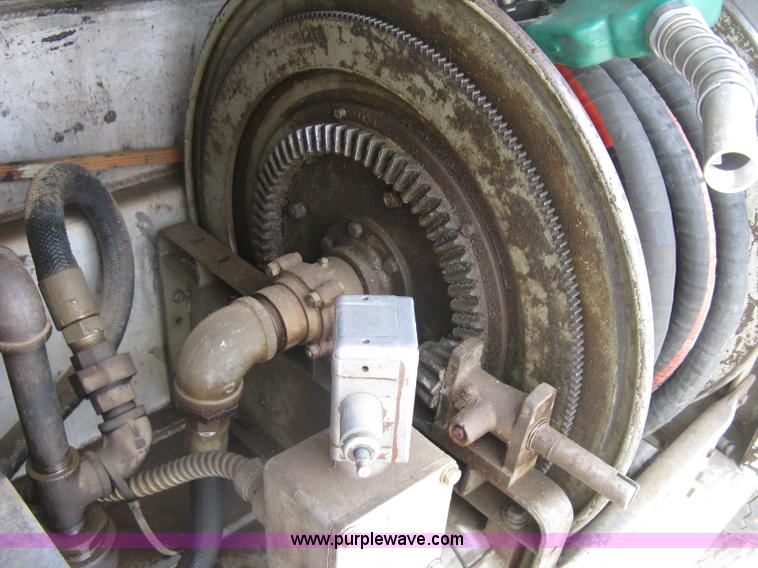 image for item E7898 1992 International 4700 fuel tanker truck