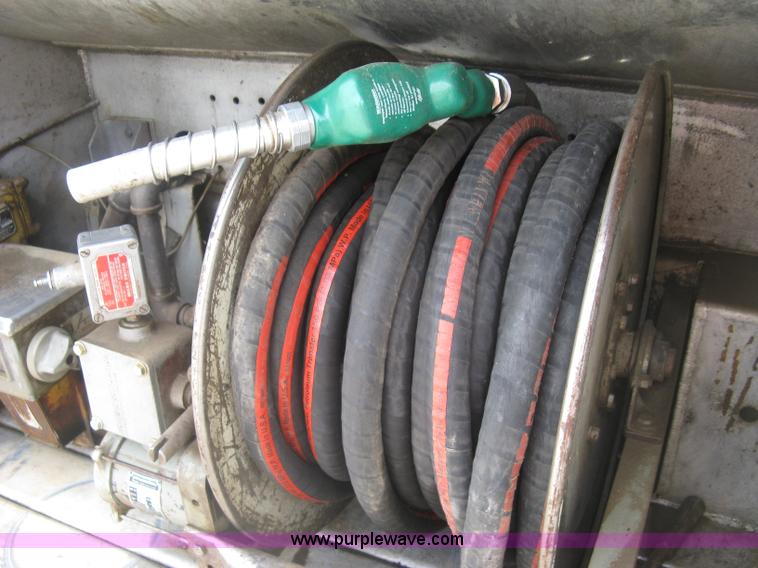 image for item E7898 1992 International 4700 fuel tanker truck