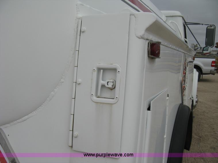 image for item E7898 1992 International 4700 fuel tanker truck