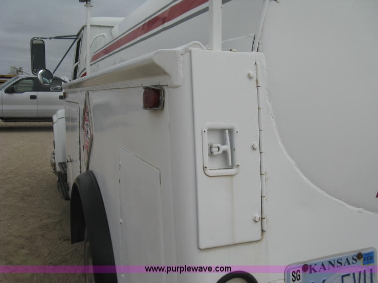 image for item E7898 1992 International 4700 fuel tanker truck