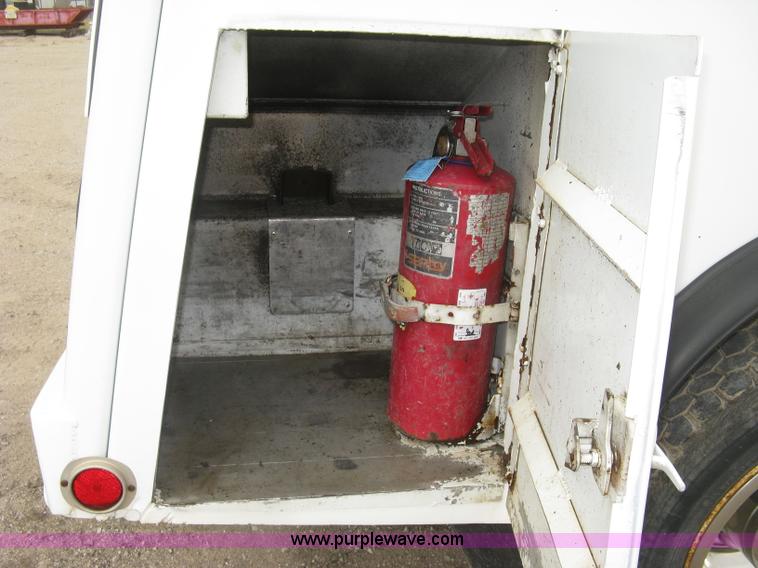 image for item E7898 1992 International 4700 fuel tanker truck