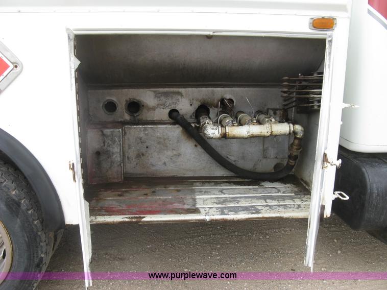 image for item E7898 1992 International 4700 fuel tanker truck