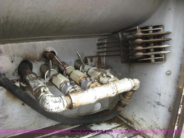 image for item E7898 1992 International 4700 fuel tanker truck