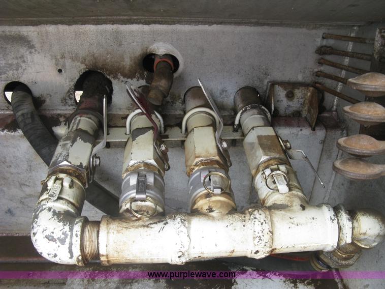 image for item E7898 1992 International 4700 fuel tanker truck