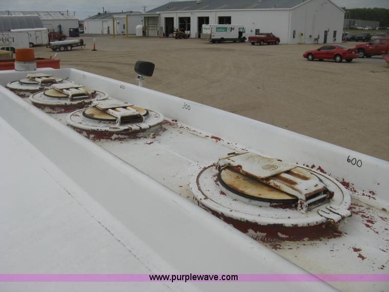 image for item E7898 1992 International 4700 fuel tanker truck