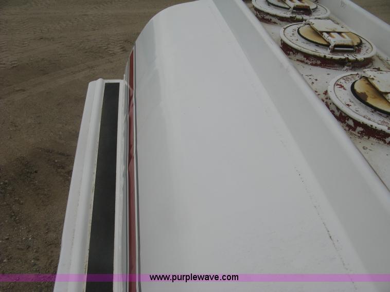 image for item E7898 1992 International 4700 fuel tanker truck