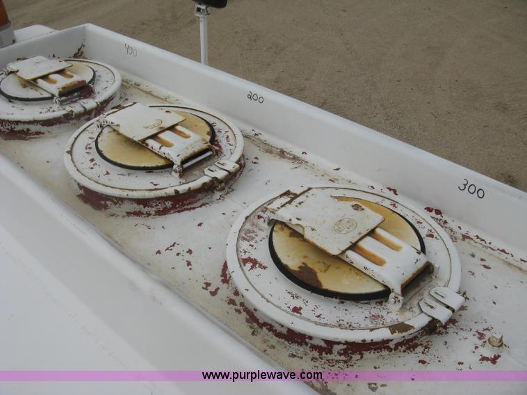 image for item E7898 1992 International 4700 fuel tanker truck