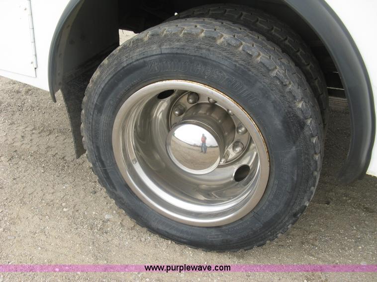 image for item E7898 1992 International 4700 fuel tanker truck