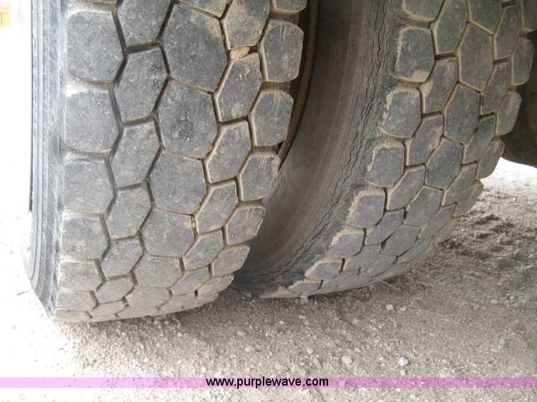 image for item E7898 1992 International 4700 fuel tanker truck