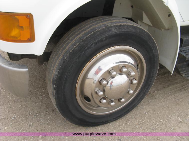 image for item E7898 1992 International 4700 fuel tanker truck