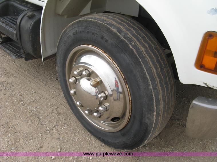 image for item E7898 1992 International 4700 fuel tanker truck