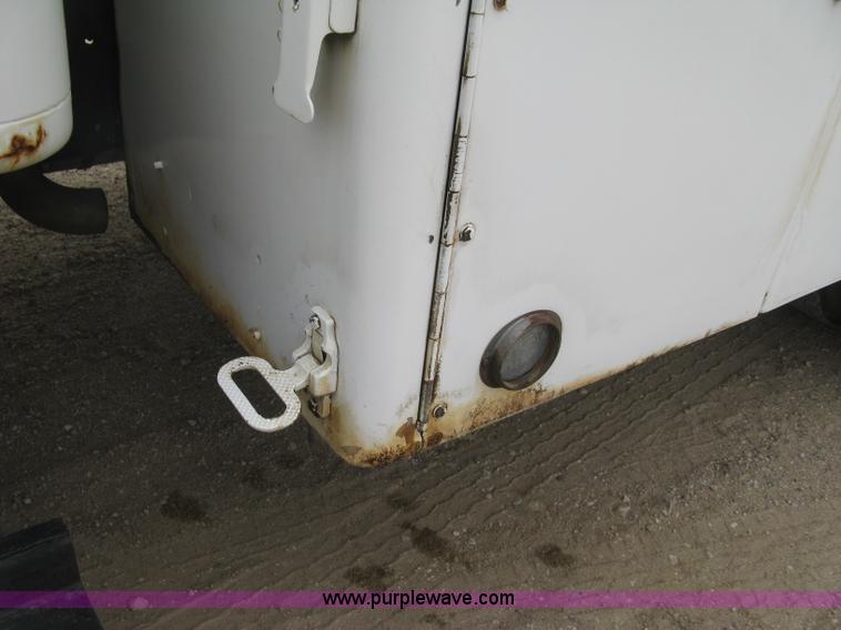 image for item E7898 1992 International 4700 fuel tanker truck