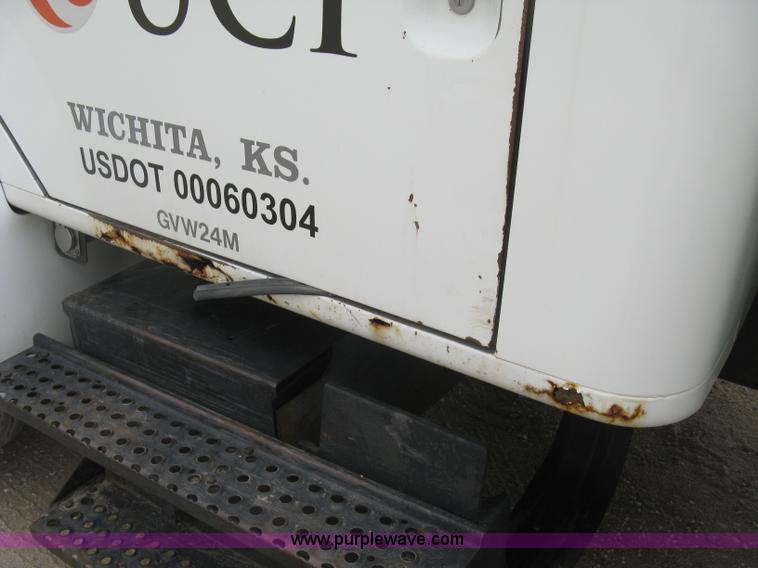 image for item E7898 1992 International 4700 fuel tanker truck