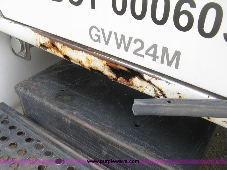 image for item E7898 1992 International 4700 fuel tanker truck