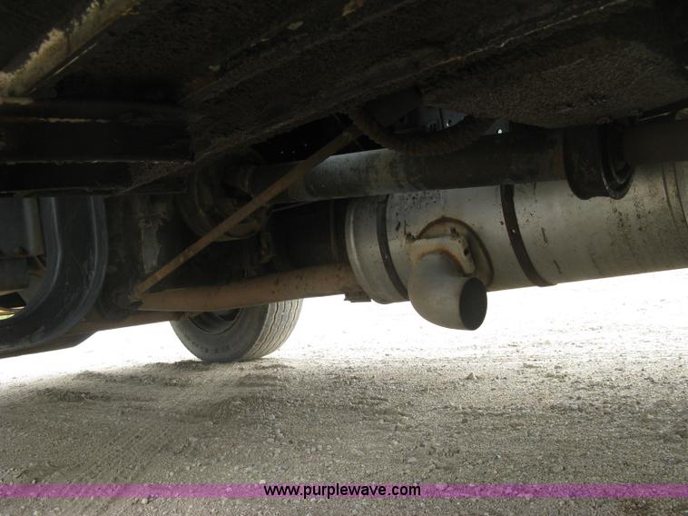 image for item E7898 1992 International 4700 fuel tanker truck