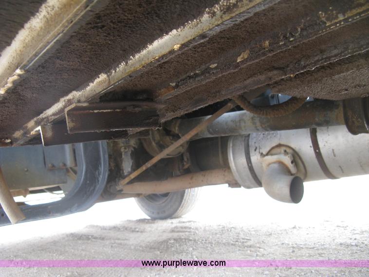 image for item E7898 1992 International 4700 fuel tanker truck