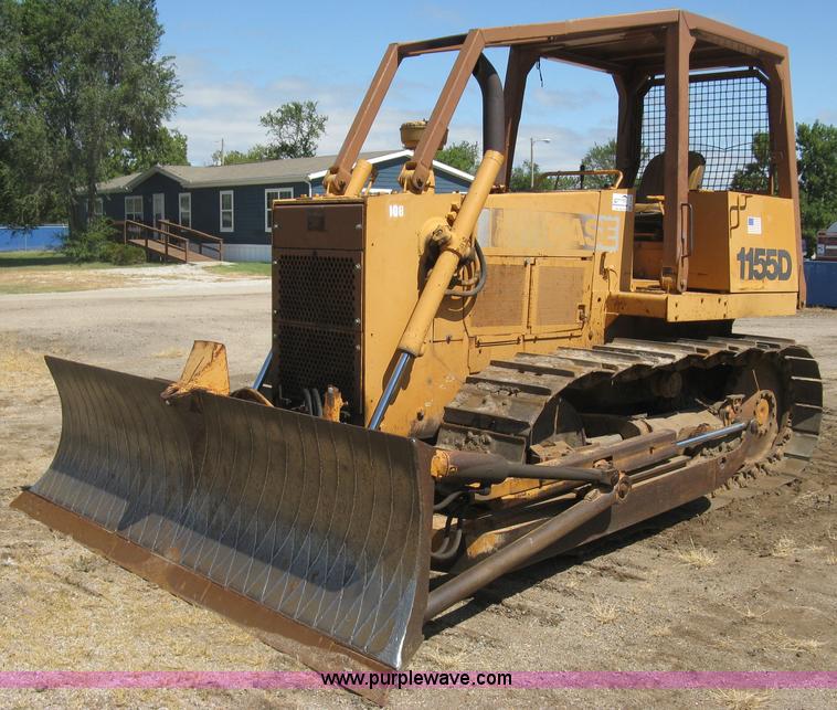image for item E7899 1983 Case 1155D dozer