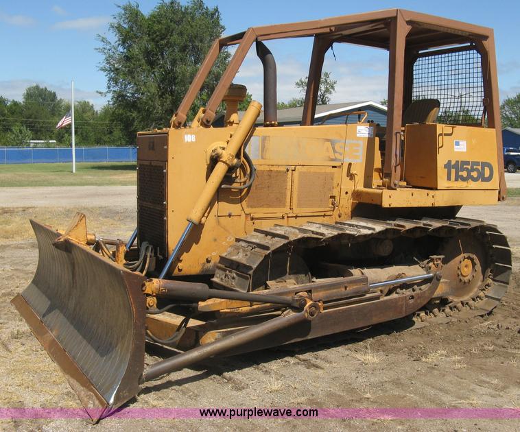 image for item E7899 1983 Case 1155D dozer