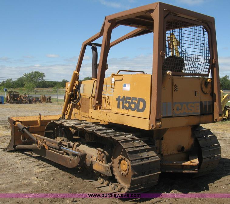 image for item E7899 1983 Case 1155D dozer