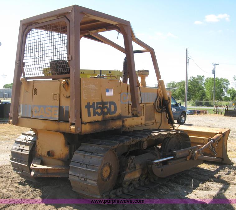 image for item E7899 1983 Case 1155D dozer