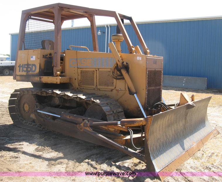 image for item E7899 1983 Case 1155D dozer