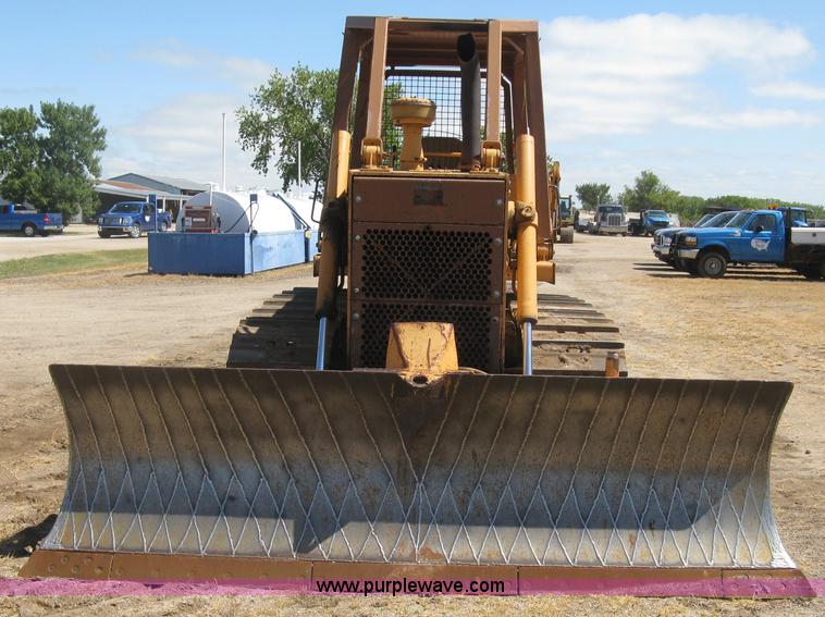image for item E7899 1983 Case 1155D dozer