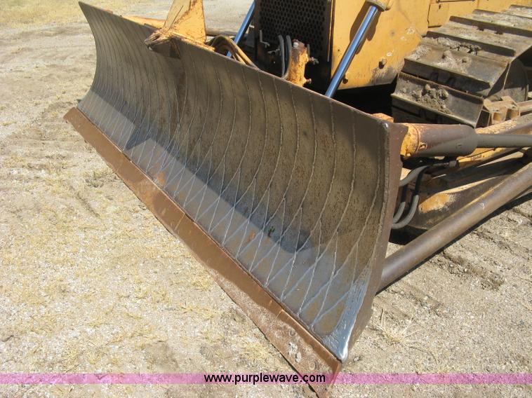 image for item E7899 1983 Case 1155D dozer