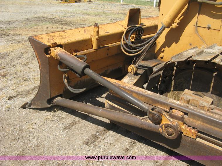 image for item E7899 1983 Case 1155D dozer