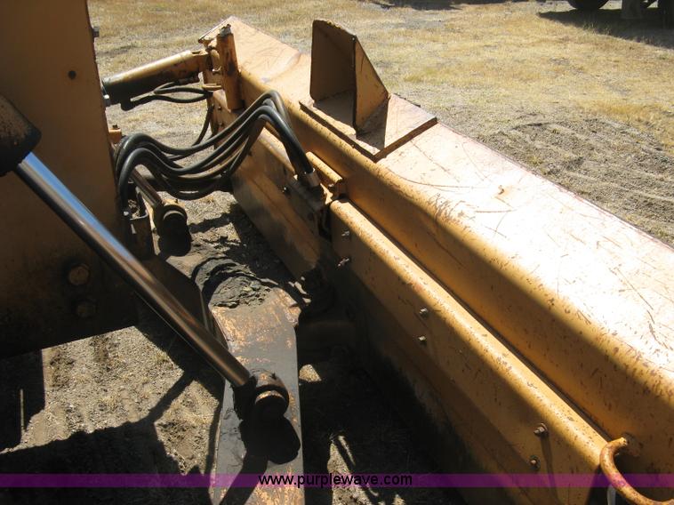 image for item E7899 1983 Case 1155D dozer