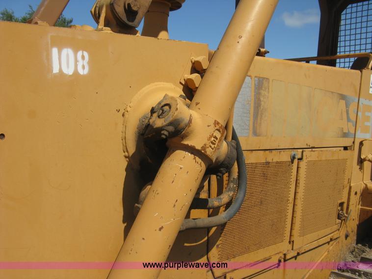 image for item E7899 1983 Case 1155D dozer