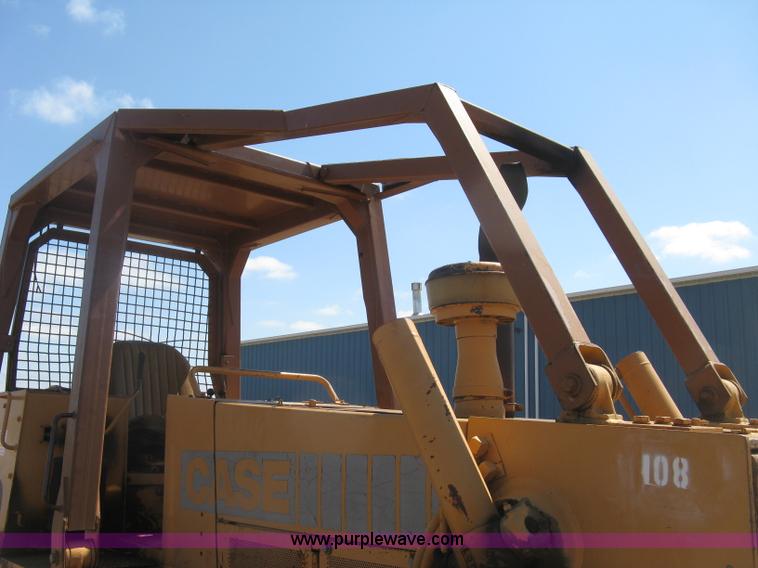 image for item E7899 1983 Case 1155D dozer