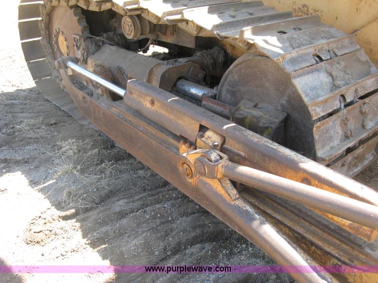 image for item E7899 1983 Case 1155D dozer