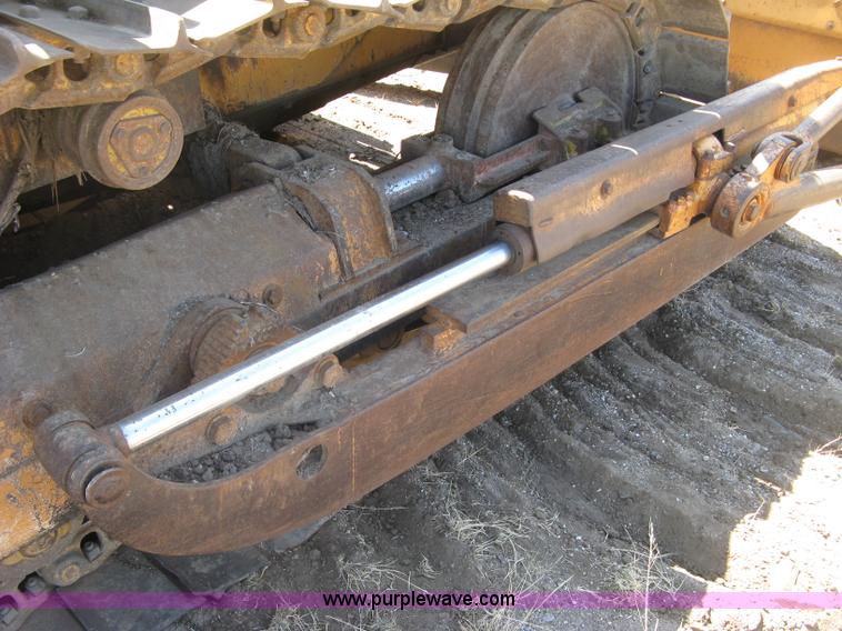 image for item E7899 1983 Case 1155D dozer