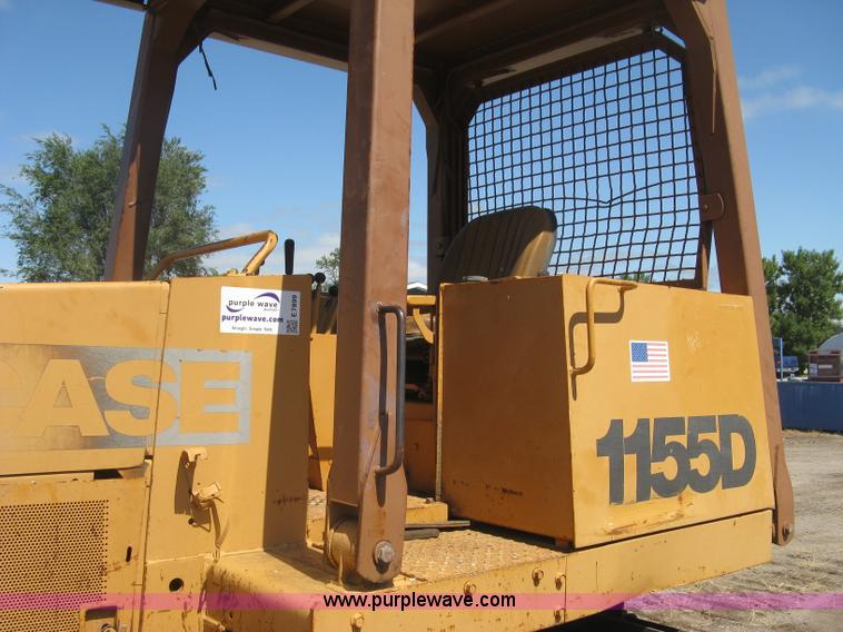 image for item E7899 1983 Case 1155D dozer