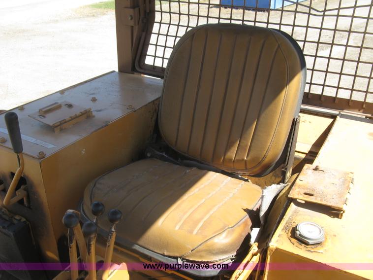 image for item E7899 1983 Case 1155D dozer