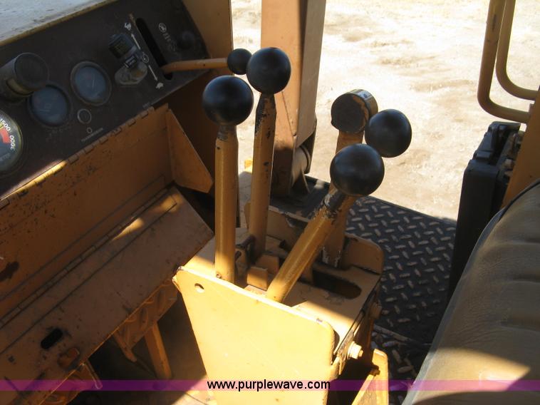 image for item E7899 1983 Case 1155D dozer