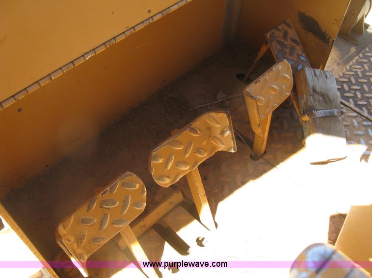 image for item E7899 1983 Case 1155D dozer