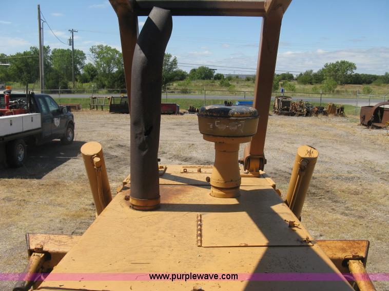 image for item E7899 1983 Case 1155D dozer