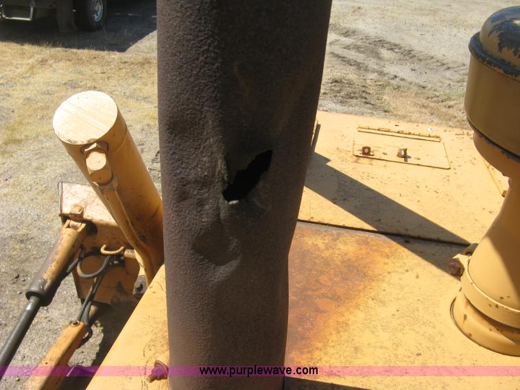 image for item E7899 1983 Case 1155D dozer